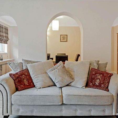 Elegant & Unique Getaway - Spacious 3 Bedroom, 2 Bathroom City Centre Apartment - Free Allocated Parking. เอดินบะระ ภายนอก รูปภาพ