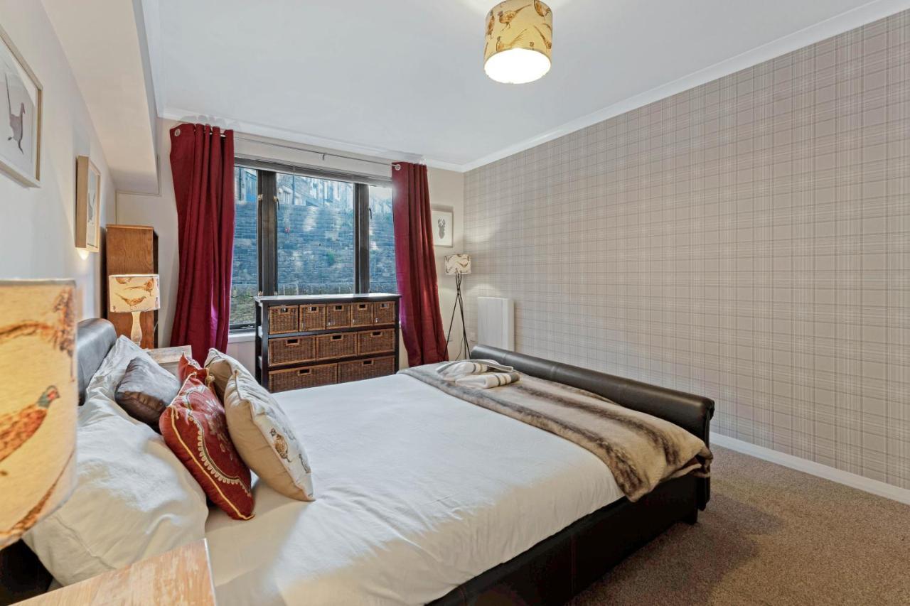 Elegant & Unique Getaway - Spacious 3 Bedroom, 2 Bathroom City Centre Apartment - Free Allocated Parking. เอดินบะระ ภายนอก รูปภาพ