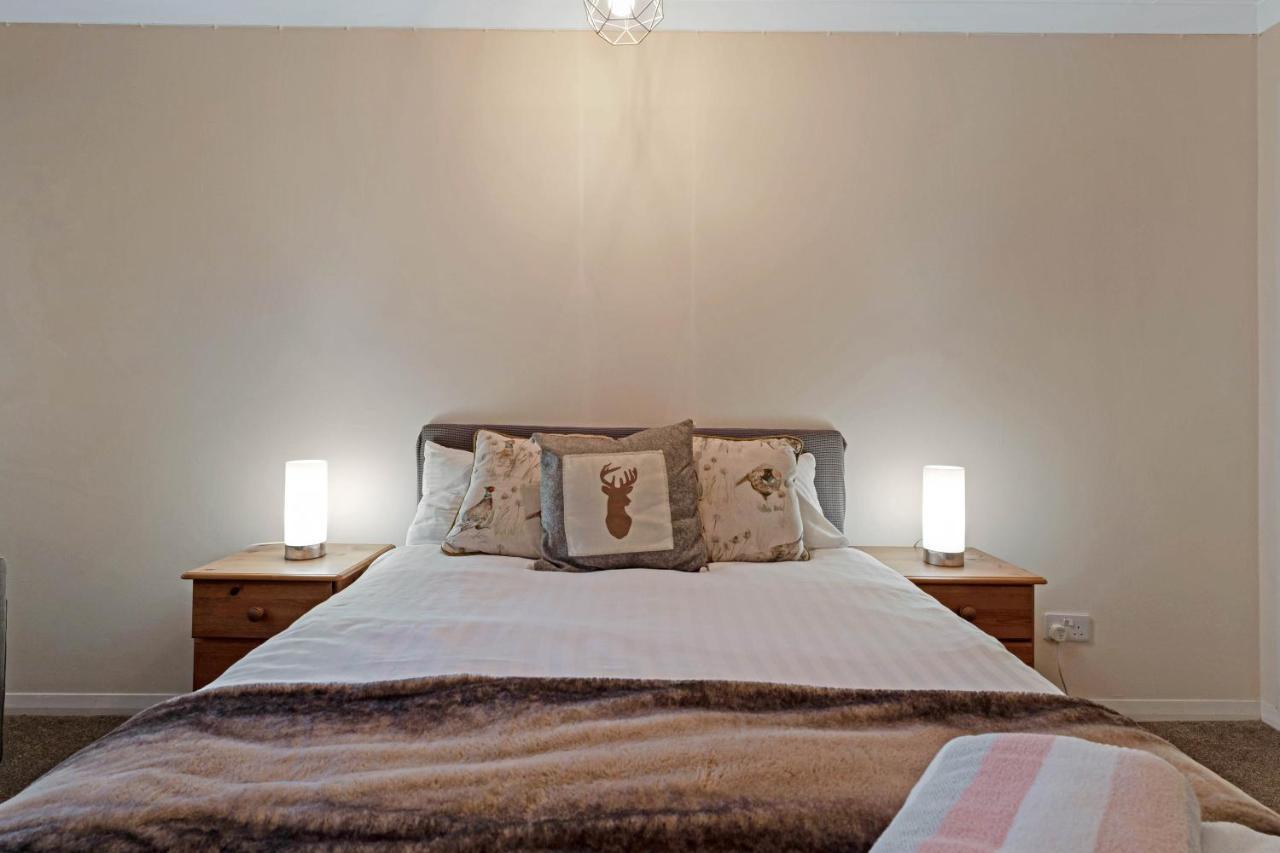 Elegant & Unique Getaway - Spacious 3 Bedroom, 2 Bathroom City Centre Apartment - Free Allocated Parking. เอดินบะระ ภายนอก รูปภาพ